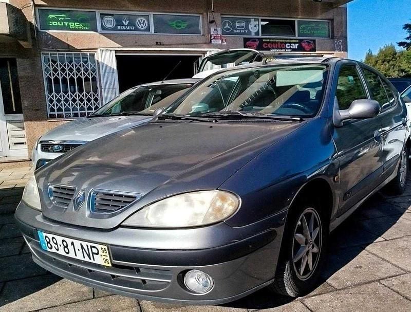 Cinzento Usado 1999 Renault Mégane | € 1.599 - Imagem 1/4