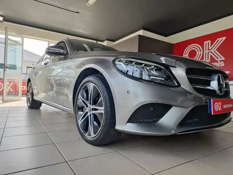 Usado Mercedes C300e Avantgarde 306 HP (225 kW) 2020 Cinzento Carrinha