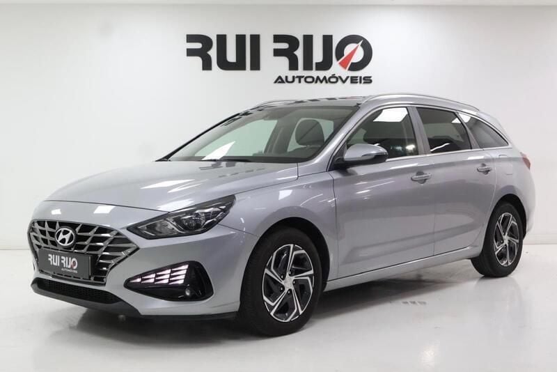 Cinza Usado 2022 Hyundai i30 Style Carrinha | € 16.900 (Bom preço) - Imagem 1/4