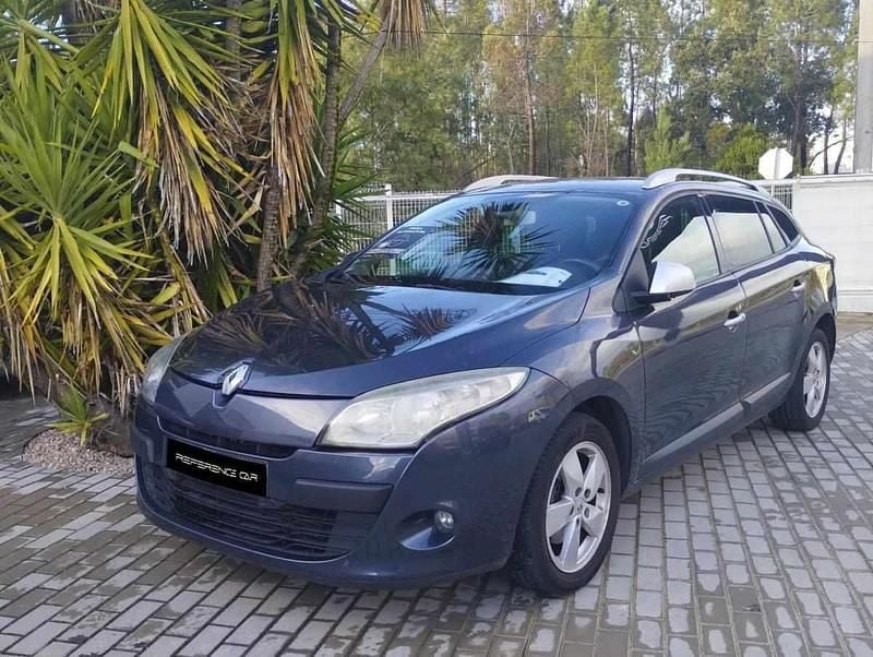 Cinzento Usado 2011 Renault Mégane III Carrinha | € 7.990 (Preço justo) - Imagem 1/4