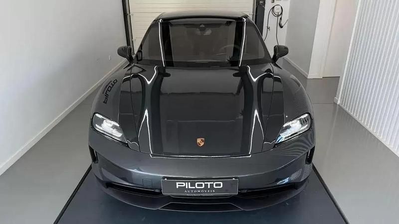 Usado Porsche Taycan 300 kW (408 HP) 2024 Cinza escuro Sedan