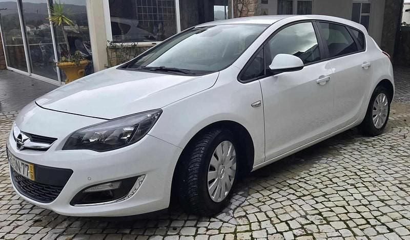 Usado Opel Astra 110 HP (80 kW) 2012 Branco Citadino