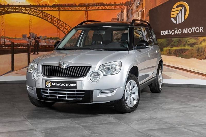 Cinza Usado 2010 Skoda Yeti Active SUV | € 9.900 - Imagem 1/4