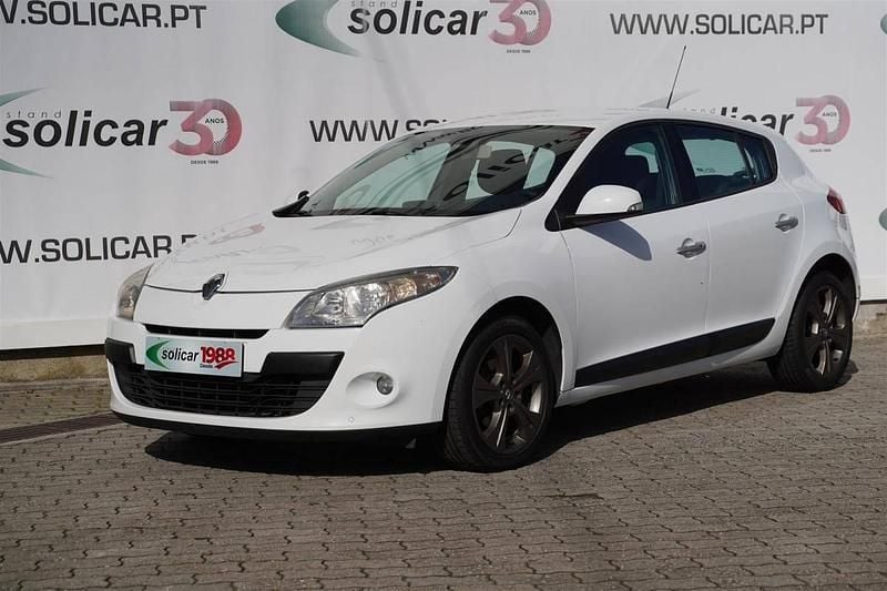 Branco Usado 2011 Renault Mégane III Dynamique Citadino | € 7.500 (Preço justo) - Imagem 1/4