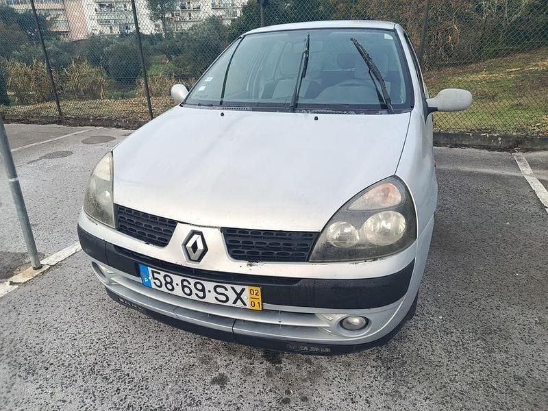 Usado Renault Clio II 75 HP (55 kW) 2002 Sedan