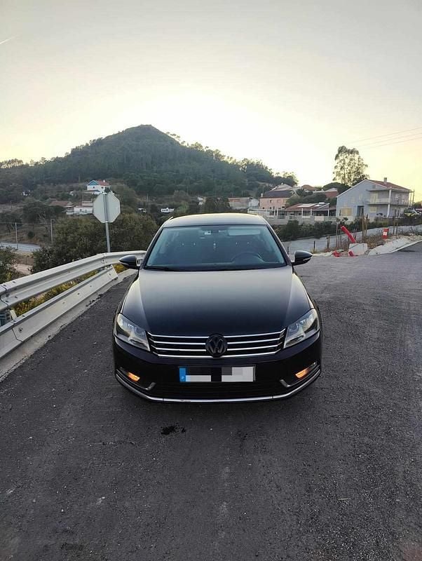Preto Usado 2011 VW Passat Sedan | € 7.880 (Preço justo) - Imagem 1/4