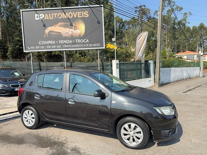 Preto Usado 2015 Dacia Sandero Comfort | € 8.450 (Bom preço) - Imagem 1/4