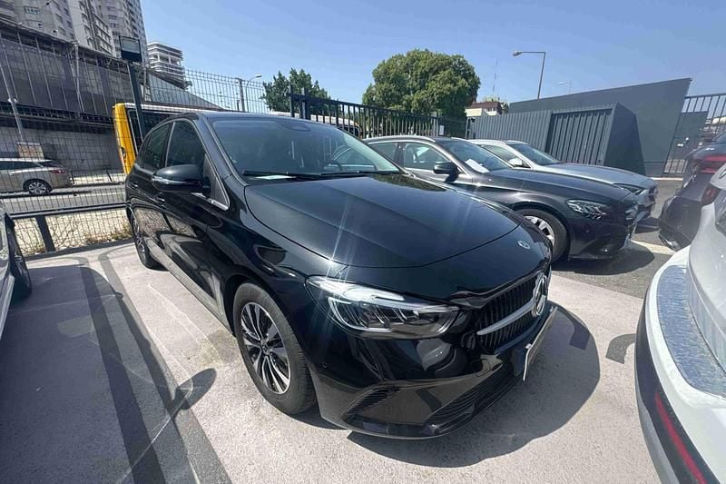 Preto Usado 2024 Mercedes B180 Monovolume | € 38.900 (Preço justo) - Imagem 1/4