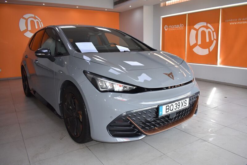 Cinzento Usado 2022 Cupra Born Citadino | € 28.400 (Preço justo) - Imagem 1/4