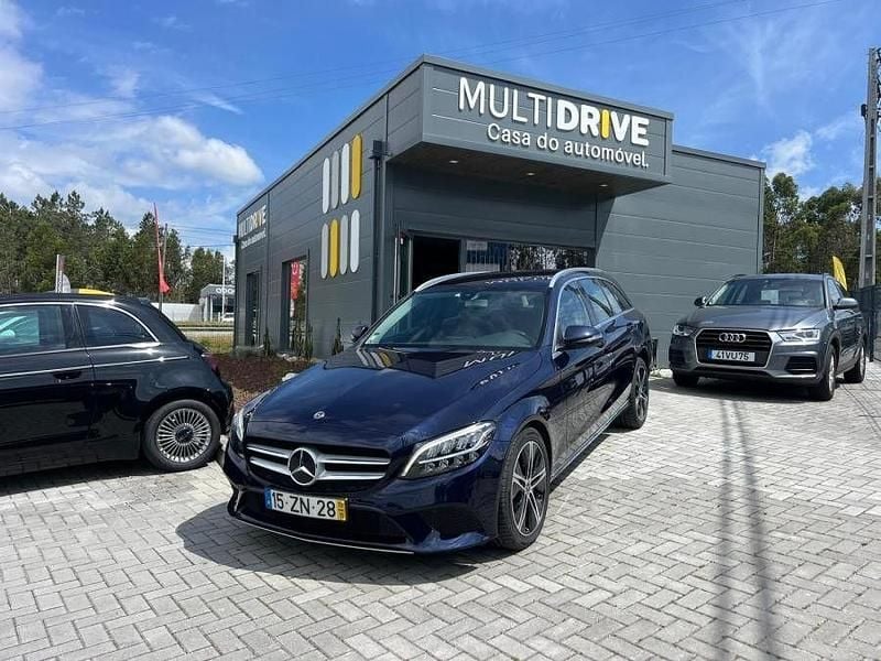 Azul Usado 2019 Mercedes C300 Avantgarde Carrinha | € 25.900 - Imagem 1/4