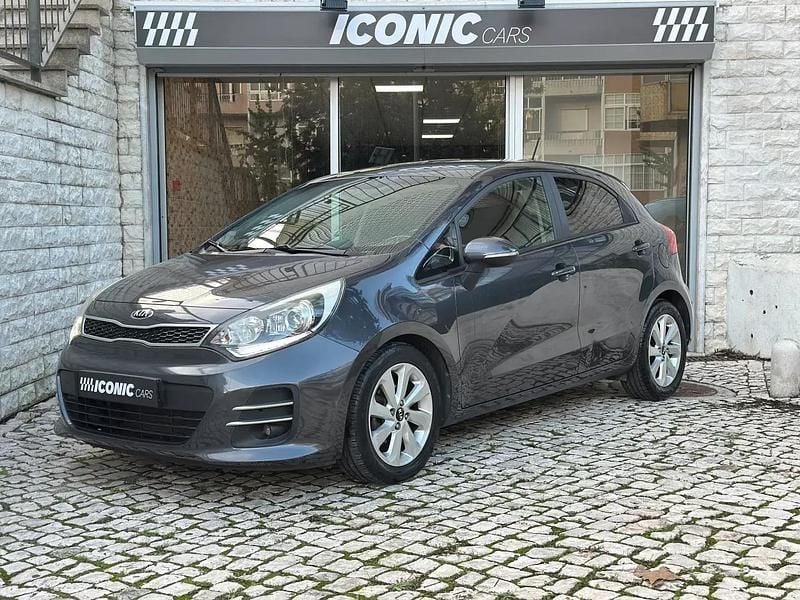 Cinzento Usado 2015 Kia Rio Citadino | € 10.490 (Preço justo) - Imagem 1/4