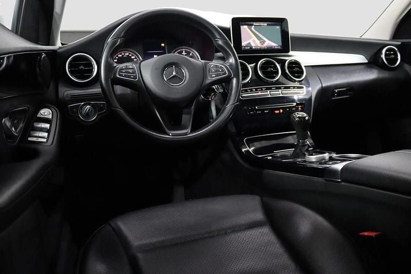 Usado Mercedes C180 Avantgarde 115 HP (84 kW) 2016 Azul Carrinha