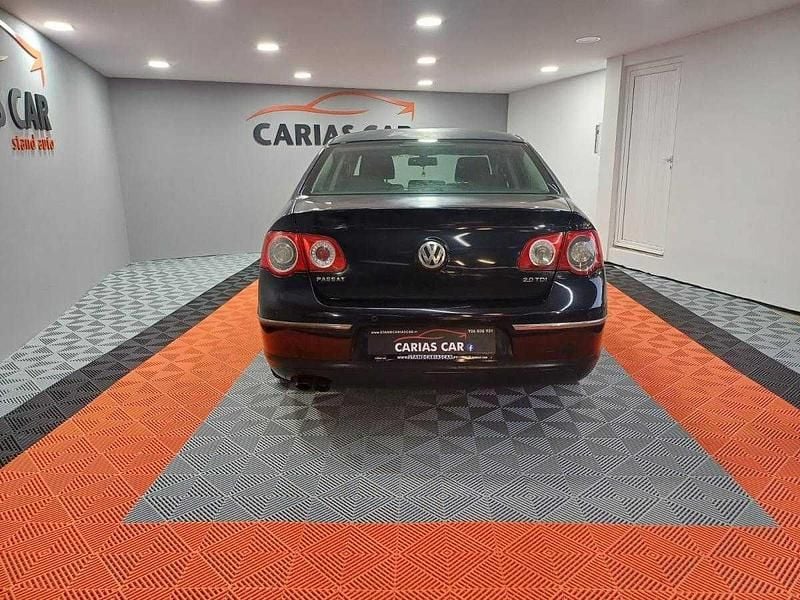 Usado VW Passat 140 HP (102 kW) 2005 Preto Sedan