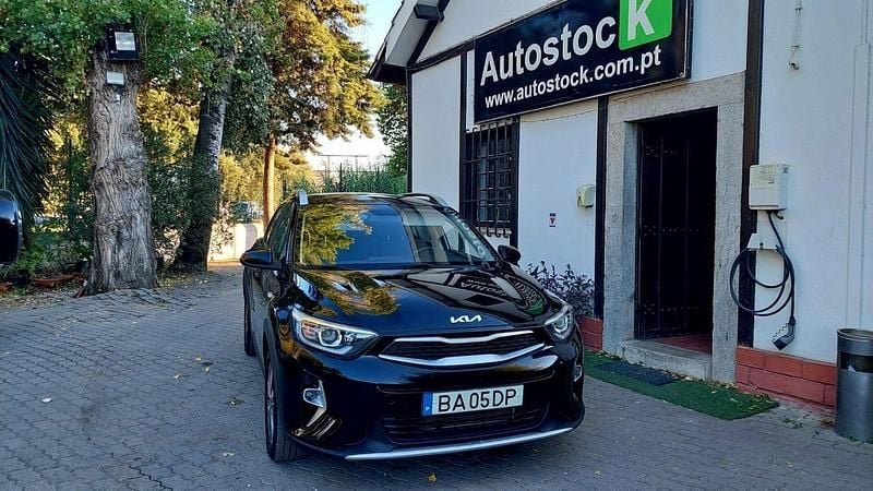 Preto Usado 2023 Kia Stonic SUV | € 16.980 (Preço justo) - Imagem 1/4