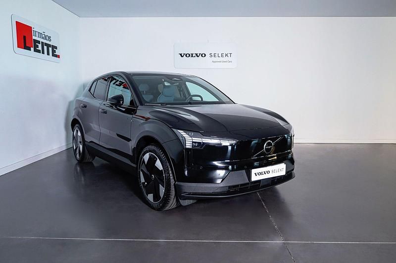 Preto Usado 2025 Volvo EX30 Core SUV | € 44.400 - Imagem 1/4