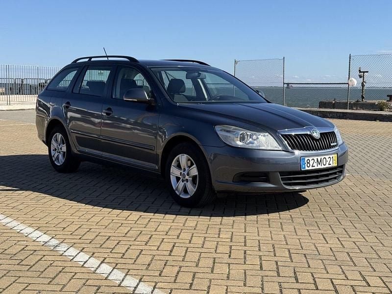 Cinza Usado 2011 Skoda Octavia GreenLine Carrinha | € 6.900 (Preço justo) - Imagem 1/4