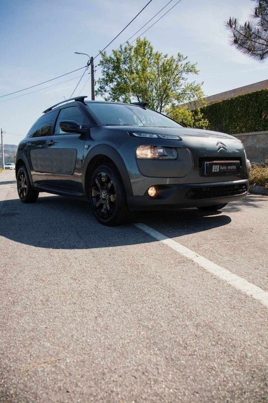 Usado Citroën C4 Cactus 82 HP (60 kW) 2014 Cinzento Citadino