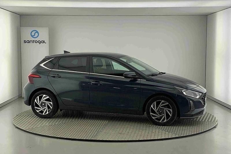 Cinzento Usado 2024 Hyundai i20 Comfort Citadino | € 17.490 (Preço justo) - Imagem 1/4