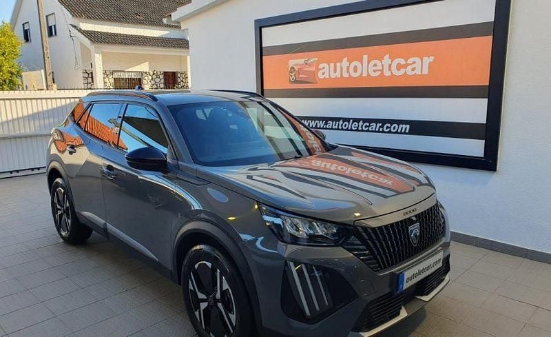 Cinzento Usado 2024 Peugeot 2008 Allure SUV | € 24.900 - Imagem 1/4