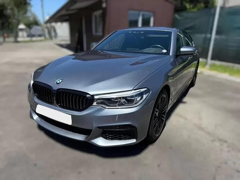 Cinzento Usado 2017 BMW 530e M Sport Sedan | € 26.500 - Imagem 1/4