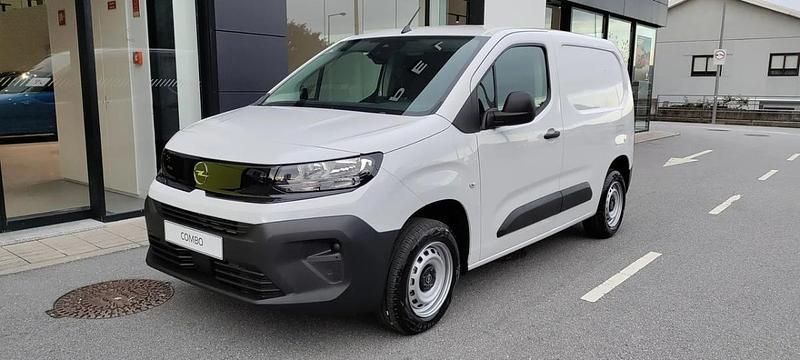 Branco Usado 2024 Opel Combo Monovolume | € 20.400 (Caro) - Imagem 1/4
