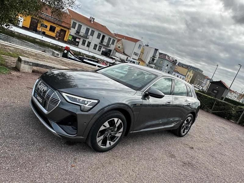 Cinza Usado 2021 Audi e-tron S-Line SUV | € 32.900 (Preço justo) - Imagem 1/4
