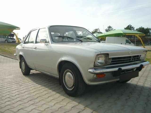 Usado Opel Kadett Rallye S 55 HP (40 kW) 1974 Cinzento