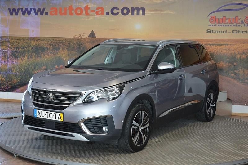 Cinza Usado 2019 Peugeot 5008 Allure Monovolume | € 19.500 (Preço justo) - Imagem 1/4