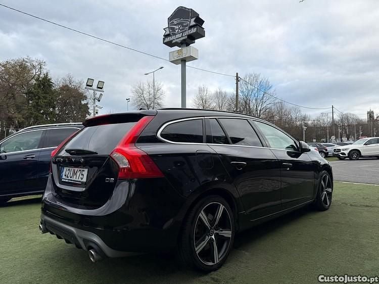 Preto Usado 2018 Volvo V60 R-Design Carrinha | € 15.750 (Preço justo) - Imagem 1/1
