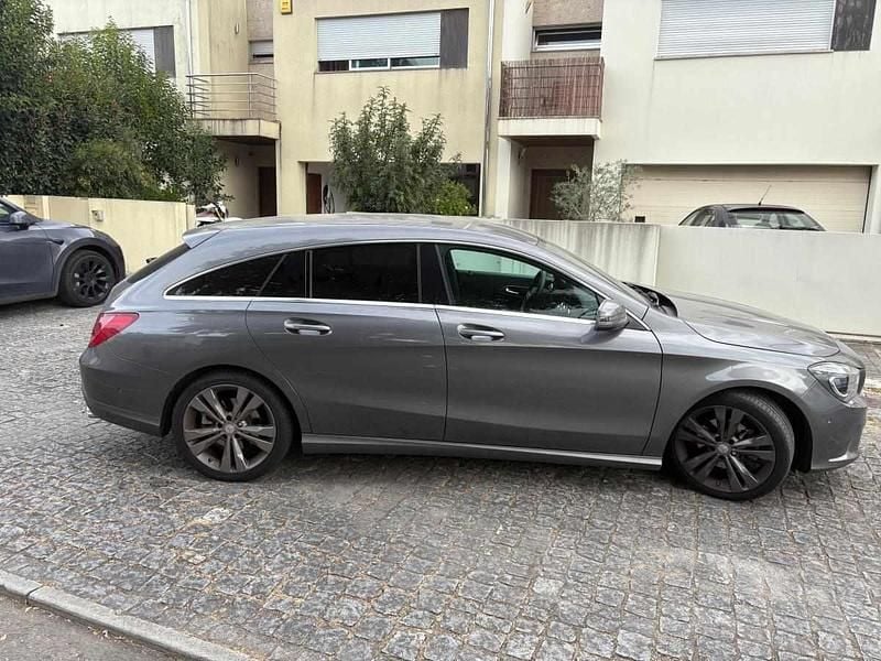 Cinzento Usado 2016 Mercedes CLA180 Sedan | € 18.200 (Preço justo) - Imagem 1/4