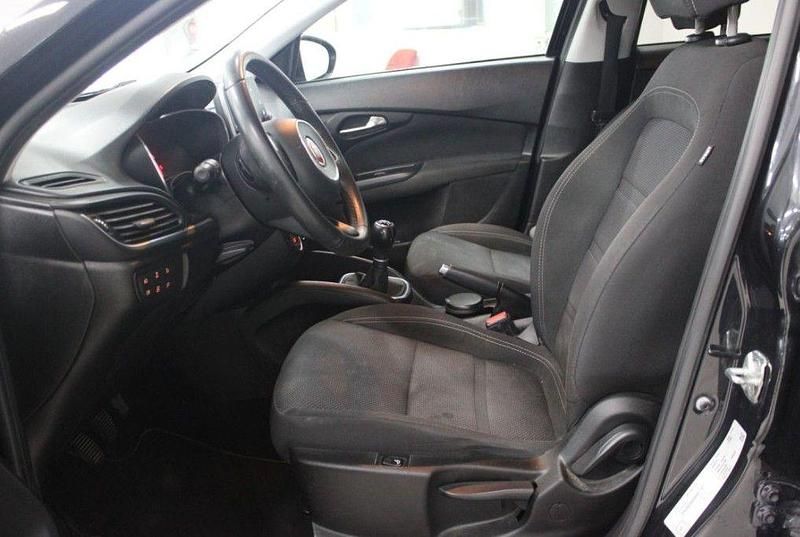 Usado Fiat Tipo Lounge 95 HP (69 kW) 2019 Preto Carrinha