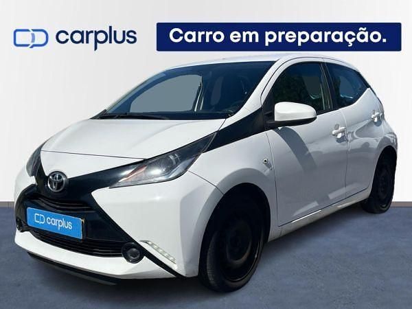 Branco Usado 2017 Toyota Aygo X-play Citadino | € 11.900 (Preço justo) - Imagem 1/3