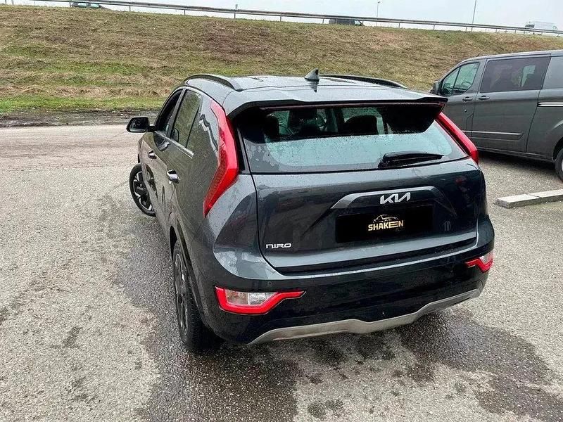 Usado Kia Niro Inspiration 150 kW (204 HP) 2023 Cinza antracite SUV