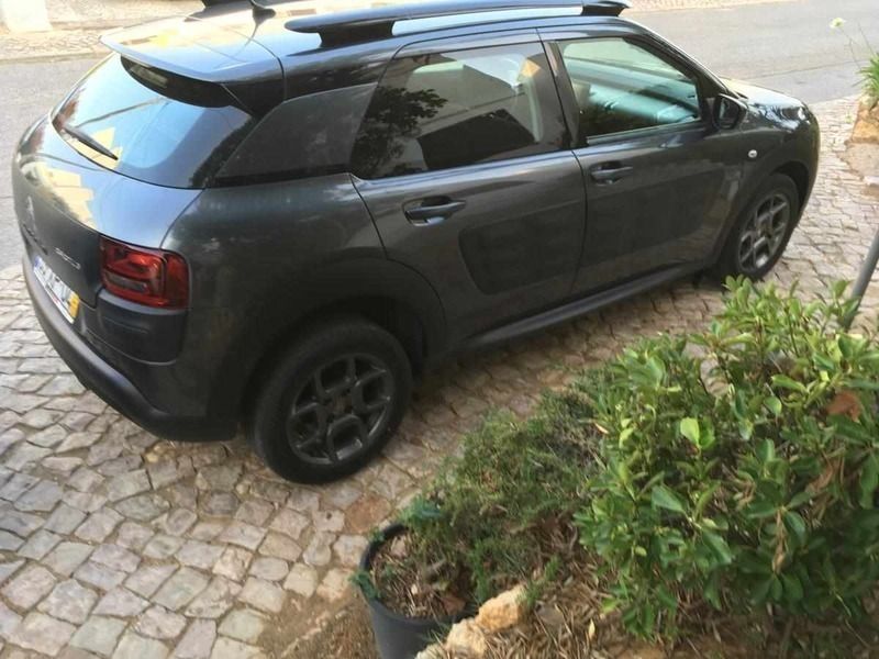 Cinzento Usado 2015 Citroën C4 Cactus Citadino | € 11.000 (Preço justo) - Imagem 1/4