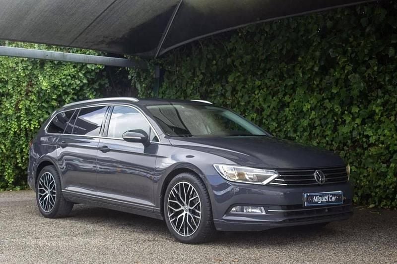 Cinzento Usado 2019 VW Passat Elegance Carrinha | € 17.900 (Preço elevado) - Imagem 1/4