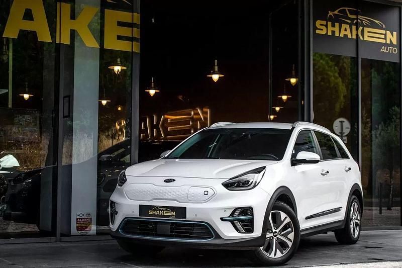 Branco Usado 2022 Kia e-Niro Vision SUV | € 21.890 - Imagem 1/4