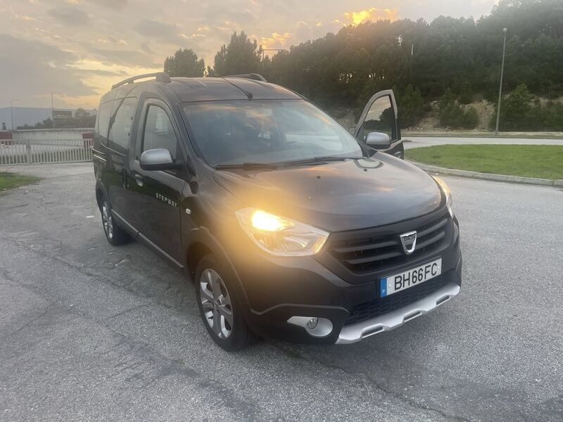 Usado 2017 Dacia Dokker Stepway Van | € 10.990 - Imagem 1/4