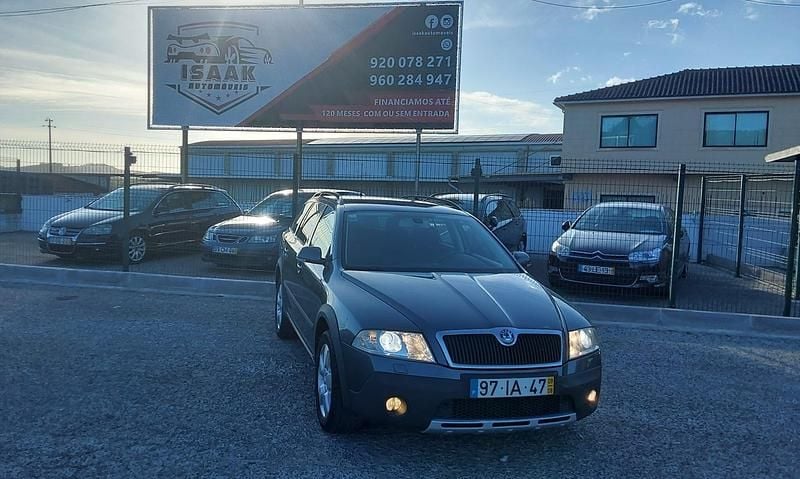 Usado Skoda Octavia Scout 4x4 140 HP (102 kW) 2009 Cinza Carrinha