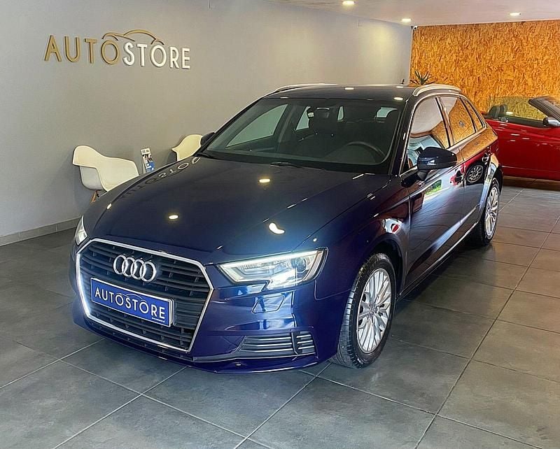 Usado Audi A3 Design 116 HP (85 kW) 2017 Azul Carrinha