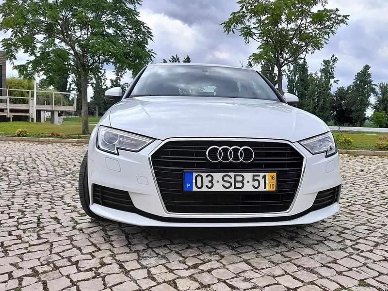 Usado Audi A3 110 HP (80 kW) 2016 Branco Sedan