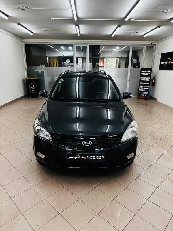 Usado Kia Ceed Sportswagon 109 HP (80 kW) 2010 Preto Carrinha
