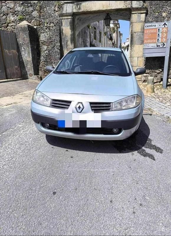 Cinzento Usado 2003 Renault Mégane II Citadino | € 3.500 - Imagem 1/4
