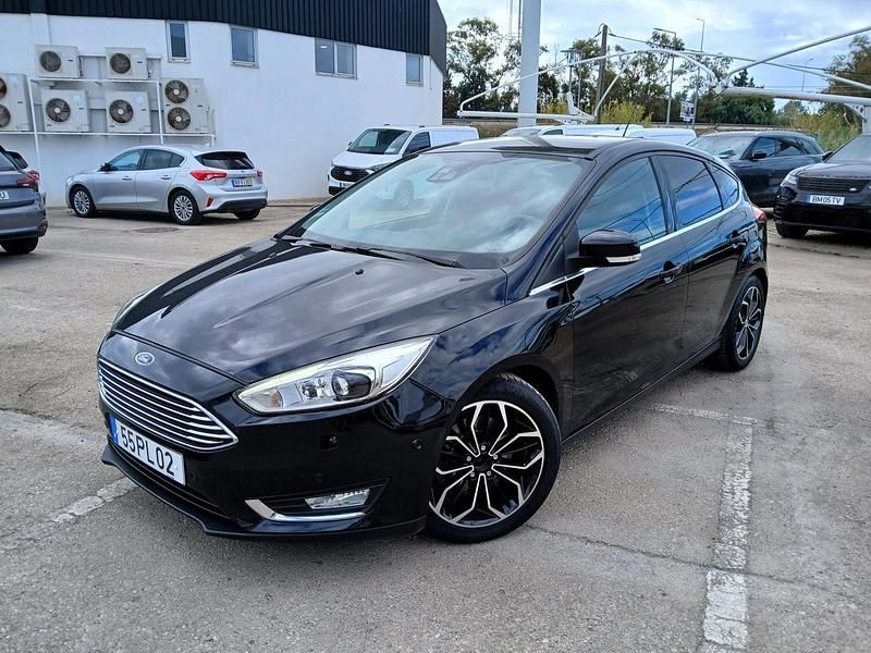 Preto Usado 2015 Ford Focus Titanium Sedan | € 15.950 - Imagem 1/4