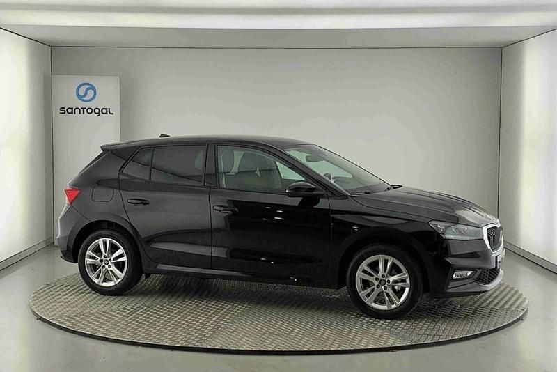 Cinzento Novo 2025 Skoda Fabia Selection Citadino | € 18.490 (Bom preço) - Imagem 1/4