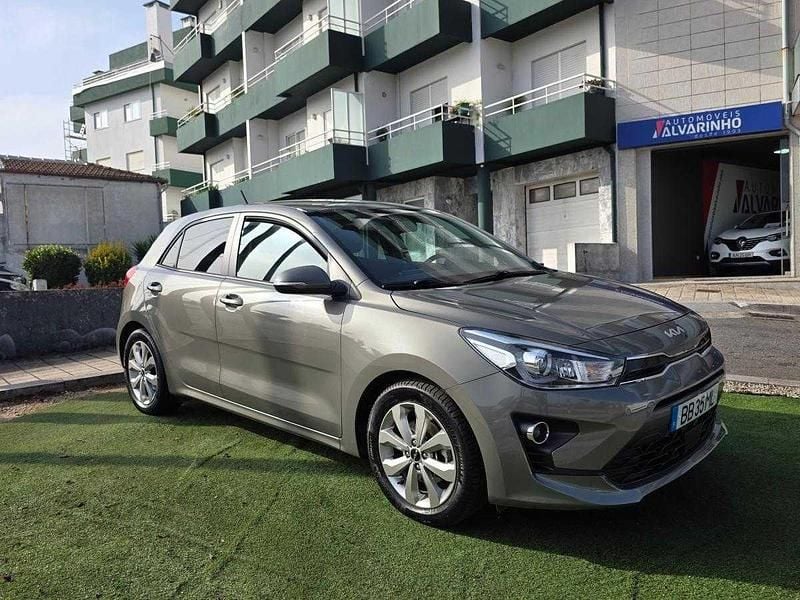 Cinza Usado 2023 Kia Rio | € 16.950 (Preço justo) - Imagem 1/3