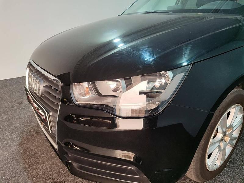 Usado Audi A1 Sportback Sport 105 HP (77 kW) 2015 Preto Citadino