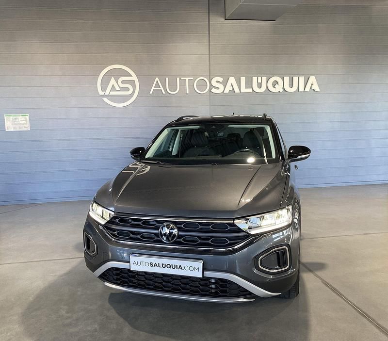 Cinzento Usado 2024 VW T-Roc Life SUV | € 30.900 (Preço justo) - Imagem 1/4