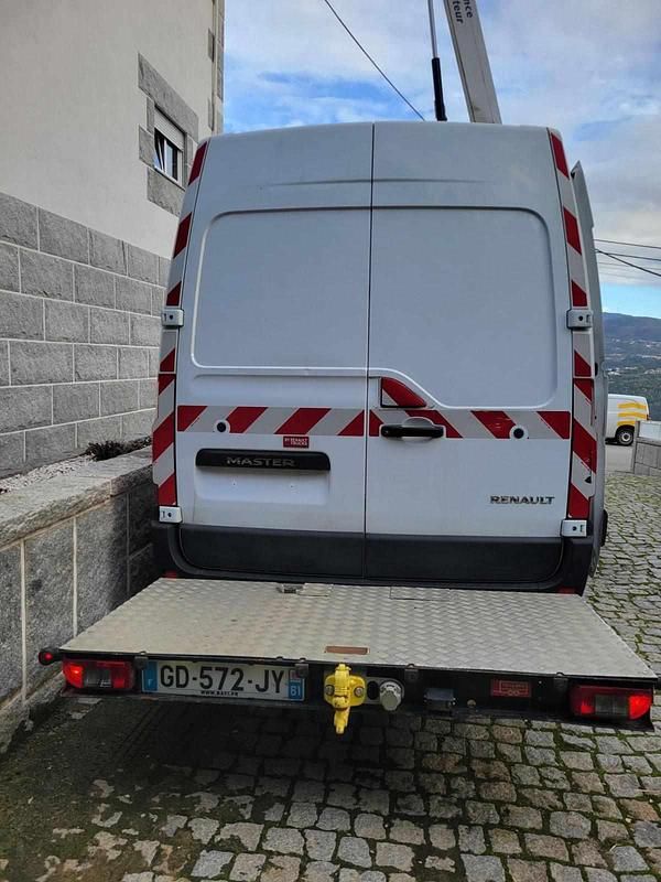 Usado Renault Master 145 HP (106 kW) 2021 Branco Monovolume