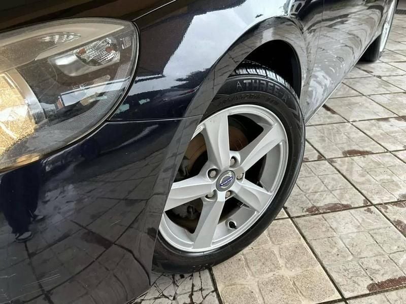 Usado Volvo V40 Momentum 115 HP (84 kW) 2014 Preto Citadino