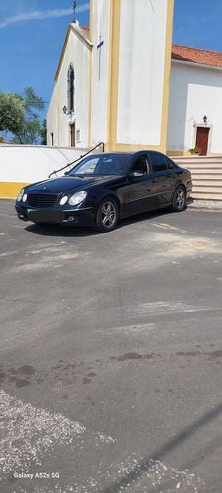 Usado 2003 Mercedes E220 Sedan | € 6.000 - Imagem 1/4